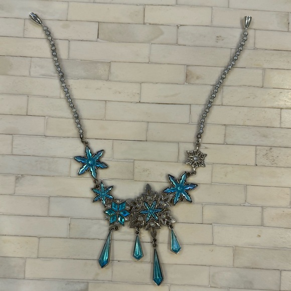 Frozen Elsa Snowflake Necklace, Earrings, Hair barrettes & Notepad w/pen - Picture 4 of 13